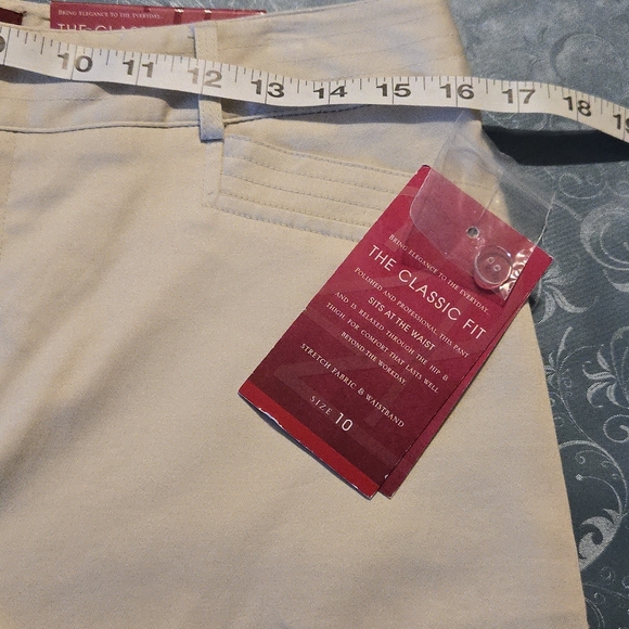 NWT 212 Collection Bone White Creme Sateen Lightweight Stretch Capris Size 10 - Picture 5 of 9
